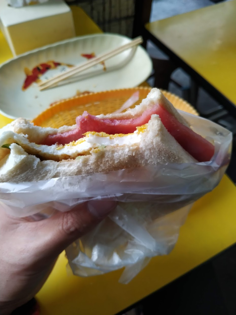 味亦美漢堡専売店で注文したサンドイッチ