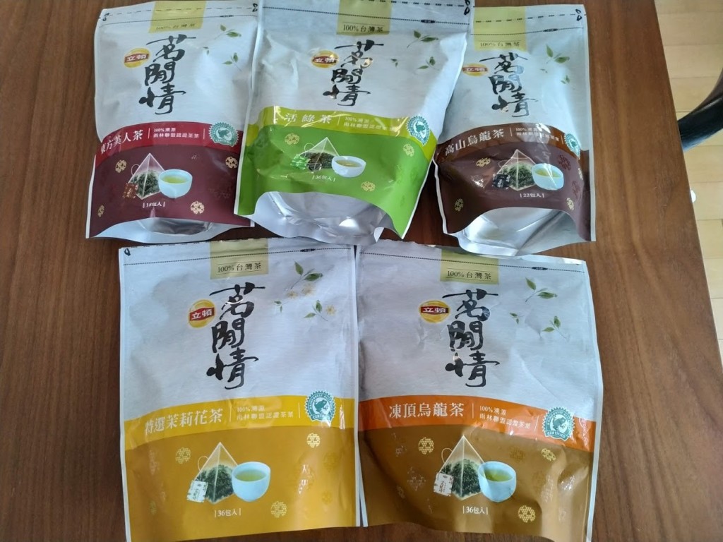台湾版リプトンLipton 台湾茶を買って飲んで見た。風味がすごく味も素晴らしい。どれも透き通るような味わい