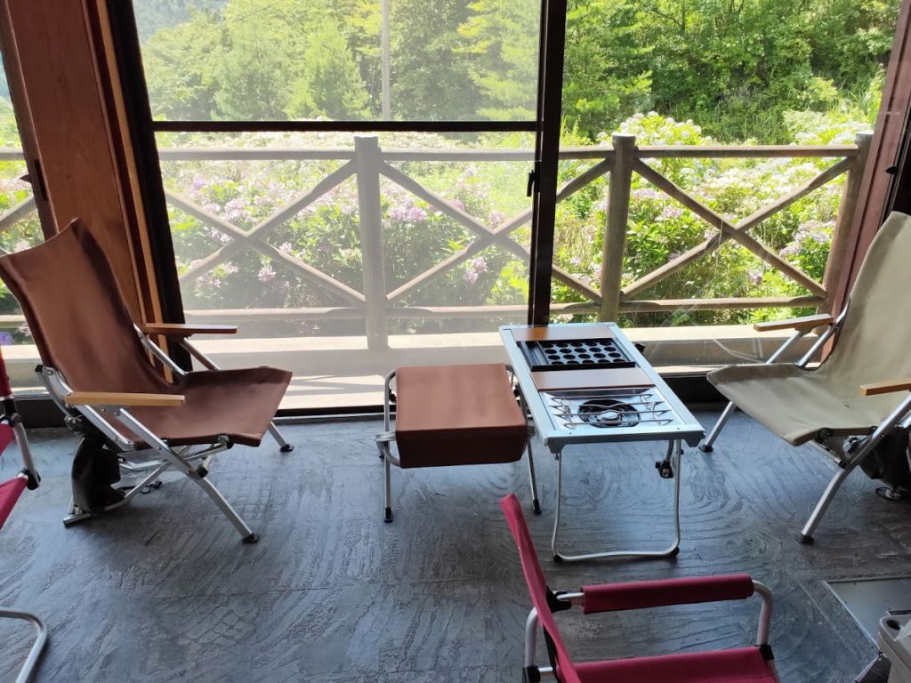 スノーピーク奥日田キャンプ場店の椅子とテーブル