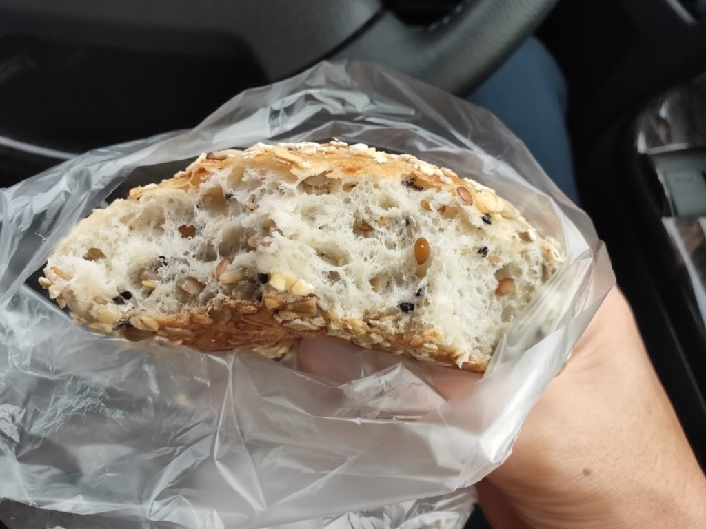 尾道パンや航路のパンを食べる6