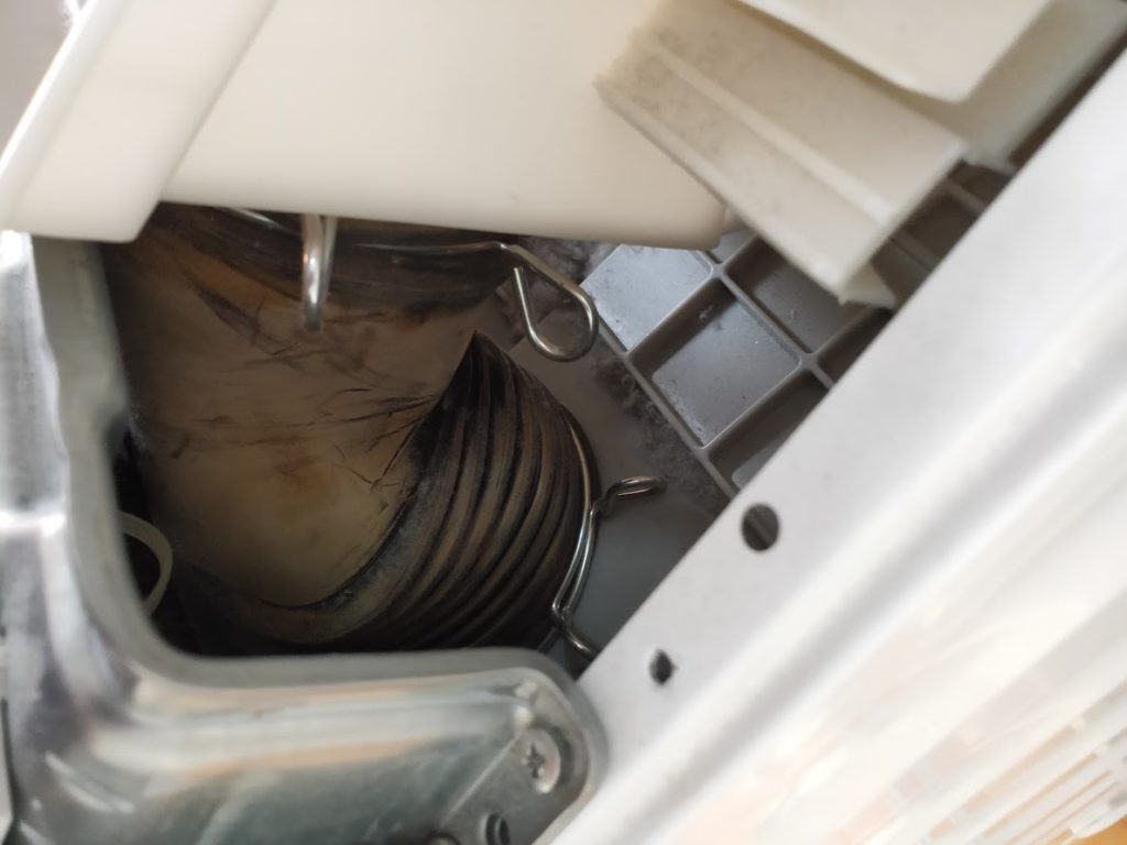 パナソニック洗濯乾燥機の空気排出ボックスとドラムをつなぐホース