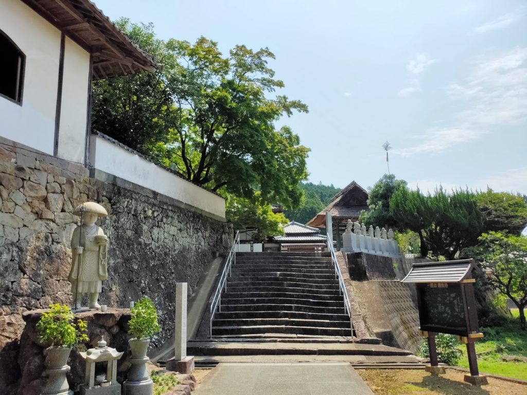 42番仏木寺の境内への階段