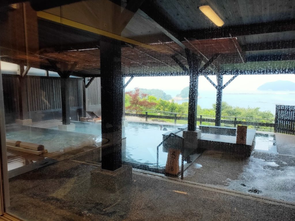 宿毛リゾート椰子の湯朝の露天風呂の景色