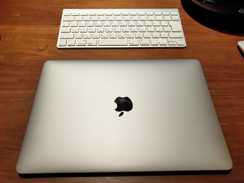MacBookAirの本体トップ