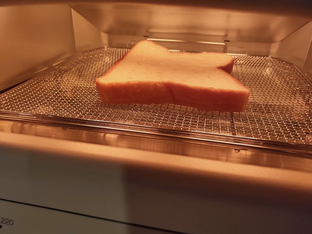 アラジントースターでパンを焼く画像３