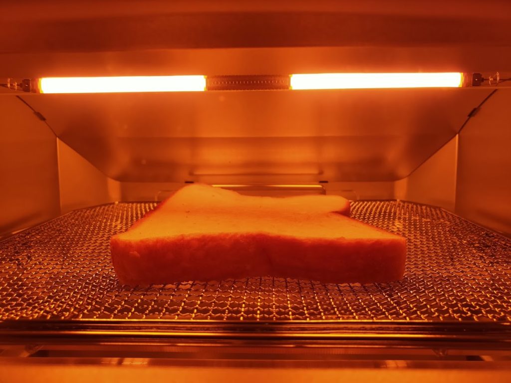 アラジントースターでパンを焼く画像４