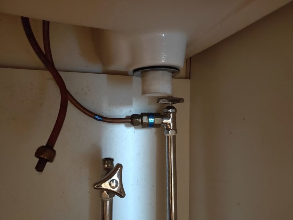 洗面台撤去の水栓接続箇所２