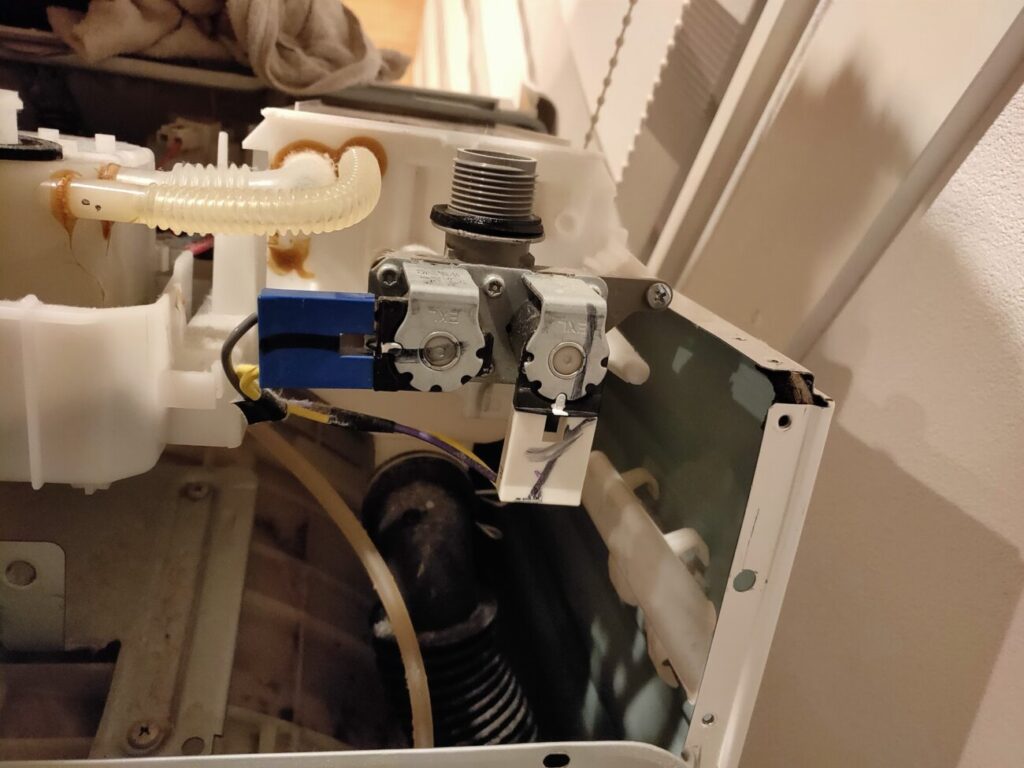 パナソニックVR5600洗濯乾燥機の接続部分
