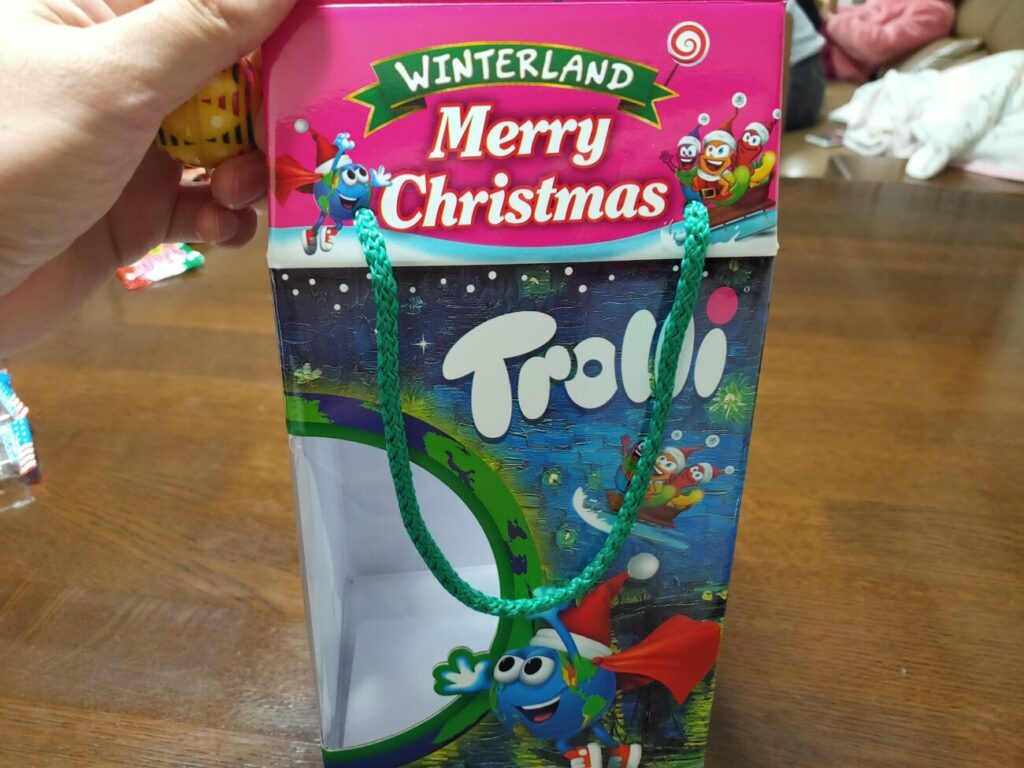 トローリ地球グミのクリスマスパッケージ正面