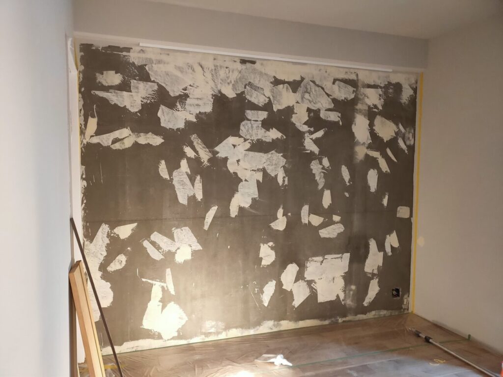 珪藻土をコンクリート壁にDIYで塗る2